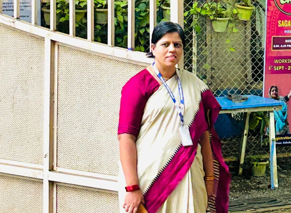 IIT Medico Guide staff member on campus