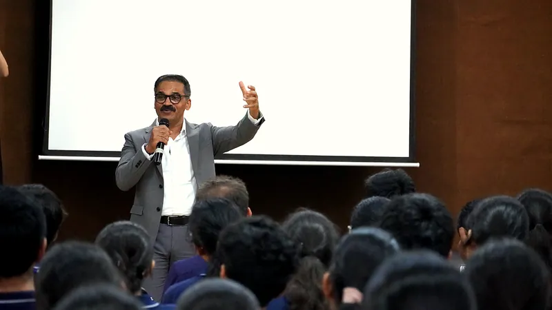 Dr. Ravinder Singal, IPS, addressing IIT Medico Guide students in the auditorium