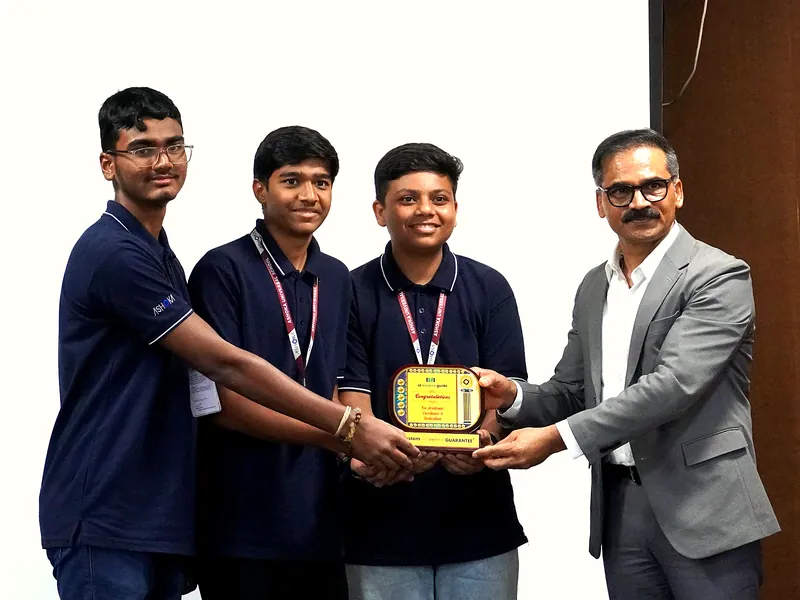 Class toppers receive the Academic Excellence award from Dr. Ravinder Singal, IPS
